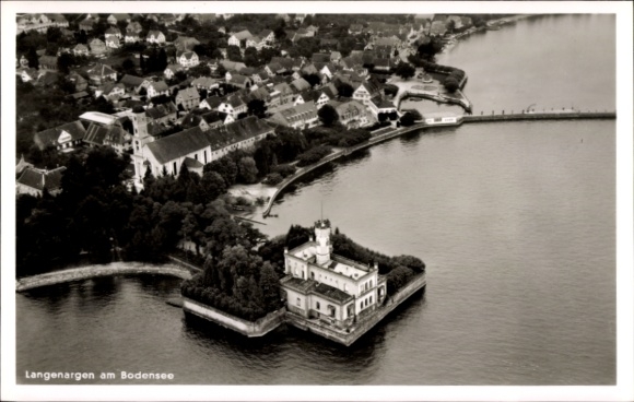 Ak Langenargen am Bodensee, Luftaufnahme, Bodensee, malerische Landschaft,  Architektur