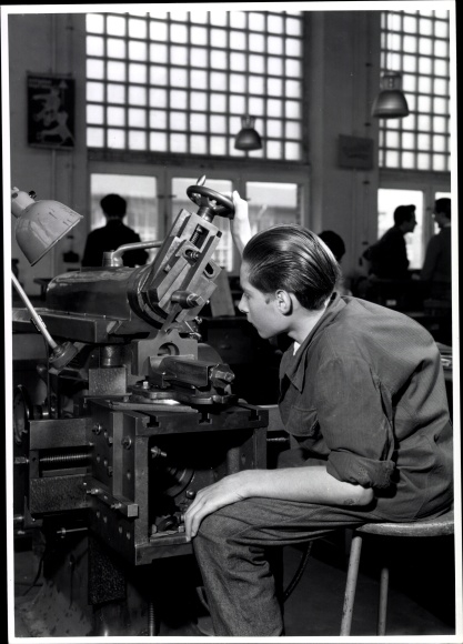 Photo Berlin, Bert Sass, locksmith apprentice at work