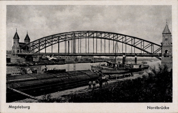 Postcard Magdeburg in Saxony-Anhalt, North Bridge, Barges
