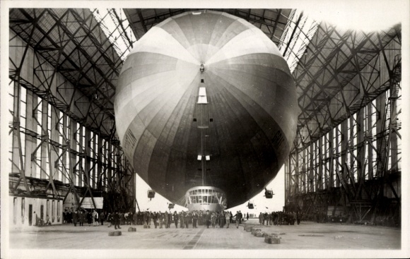PC Friedrichshafen on Lake Constance, airship LZ 127 Graf Zeppelin, brought into the airship hall