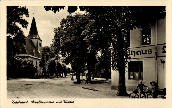 Ansichtkaart Zühlsdorf Mühlenbecker Land Oberhavel, straatgedeelte met kerk