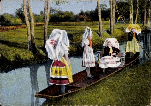 Ak Spreewald, Spreewälderinnen in Tracht, Kahn