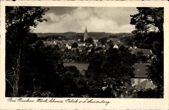 Ak Buckow in der Märkischen Schweiz, Stadtansicht von  Kirche sichtbar, idyllische Landschaft