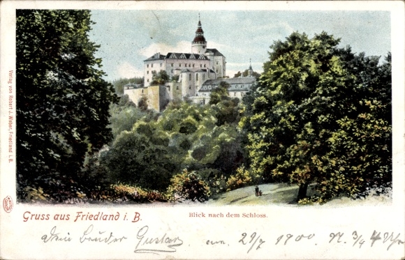 Ak Frýdlant v Čechách Friedland in Böhmen Reg. Reichenberg, Schloss im Hintergrund, grüne Bäume, 