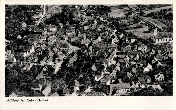 Ak Altdorf (bei Lahr) Ettenheim in Baden, Luftaufnahme von Altdorf, mehr als 50 Dächer, landschaf