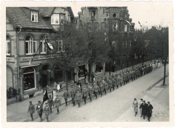 Photo of Elze in Hanover, Lower Saxony, festival, marching soldiers, May 1, 1933