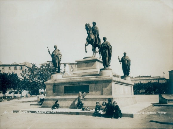 Photo Ajaccio South Corsica, Napoleon Denkmal
