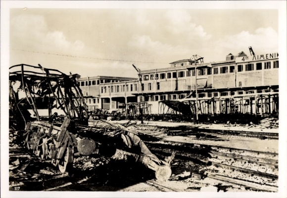 Photo Heinrich Hoffmann, port area of Piraeus, war damage, World War II, May 1941