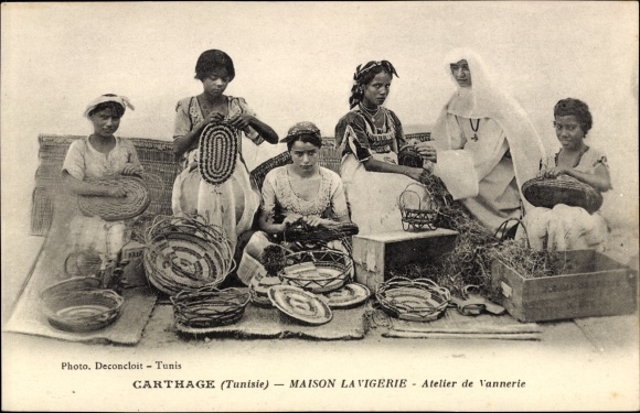 Postcard Carthage Carthage Tunisia, Maison Lavigerie, basketry workshop