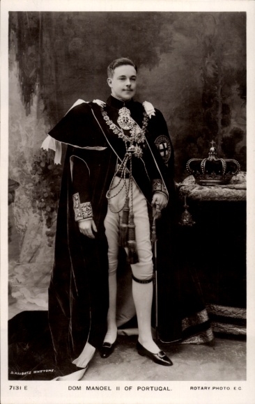 Postcard Dom Manoel II of Portugal, King Manuel II of Portugal, robe
