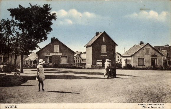 Postcard Avord Cher, Place Nouvelle