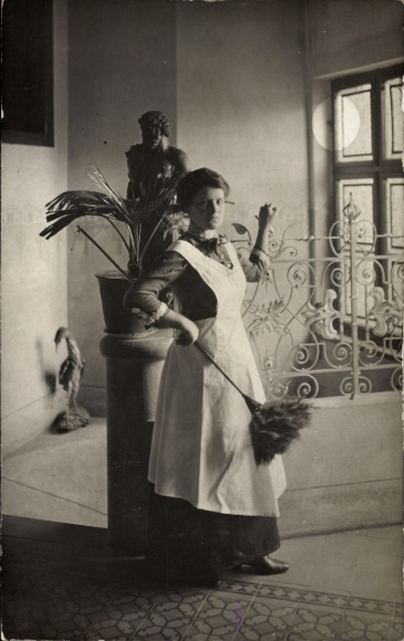 Photo Postcard maid with feather duster, standing portrait, apron