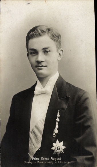 Postcard Prince Ernst August, Duke of Brunswick and Lüneburg, youth portrait