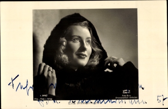 Ak Schauspielerin Eva Immermann, Portrait, Autogramm, Cape, der Weg ins Freie