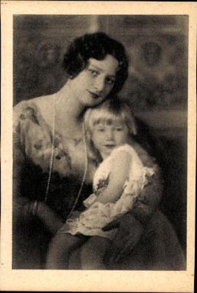 7 old mini PCs Queen Astrid of Belgium, various portraits