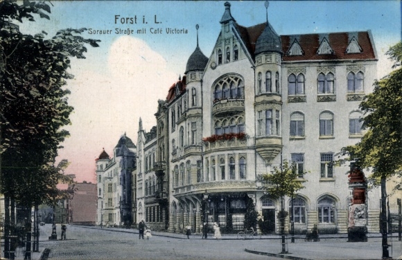 Postcard Forst in der Lausitz, Sorauer Straße, Café Victoria, advertising column