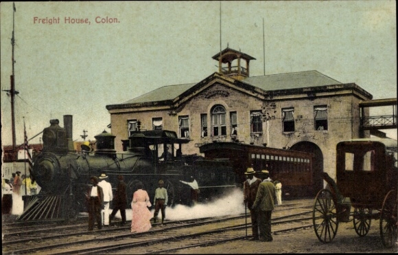 Ansichtkaart Colón Panama, vrachthuis, locomotief in het station