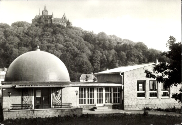 Ak Wernigerode am Harz, Planetarium mit Blick um Feudalmuseum