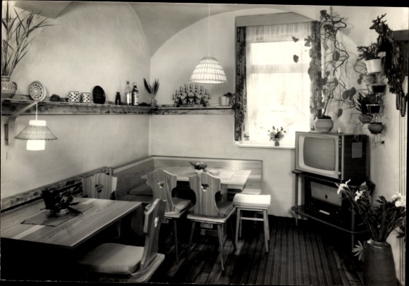 Ak Klingenthal im Vogtland Sachsen, Hotel zur Post, Innenansicht, Fernseher