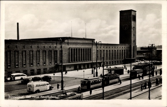 Ak Düsseldorf am Rhein, der neue Hauptbahnhof, Straßenansicht, Straßenbahnhaltestelle, Bus, Autos