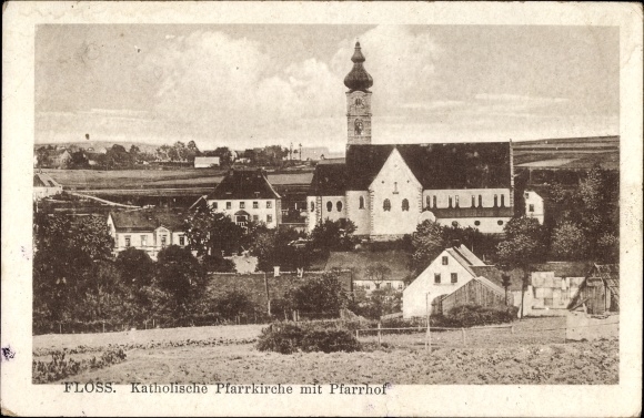 Ak Floß im Kreis Neustadt an der Waldnaab Oberpfalz, Katholische Pfarrkirche mit Pfarrhof