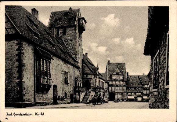 KP Bad Gandersheim am Harz, rynek w Bad Gandersheim z ratuszem i fontanną targową