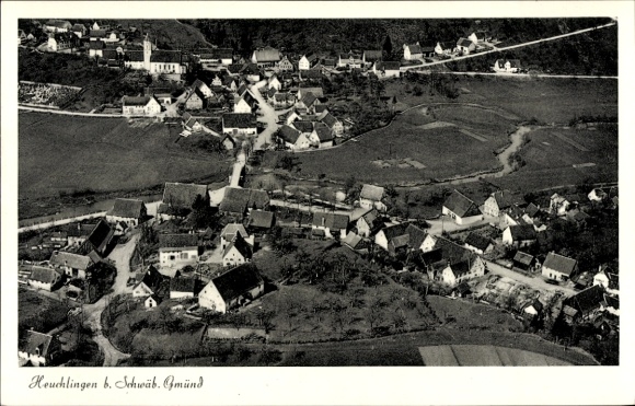 Ak Heuchlingen im Ostalbkreis, Luftaufnahme eines Dorfes, ländliche Umgebung, Häuser, Straßen