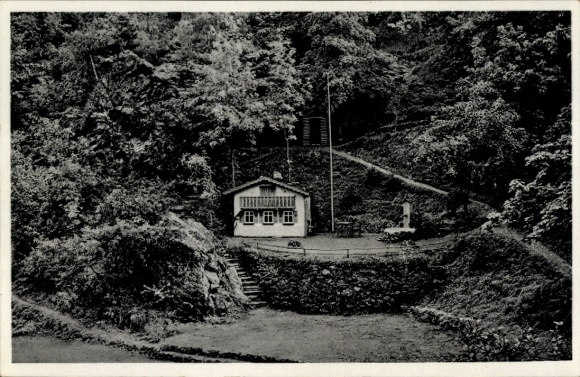 Ak Seiffen im Erzgebirge, Freilichtbühne Geyer, Gebäude umgeben von Natur