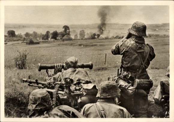 Postcard Waffen-SS, In the battle for a Soviet village, telescope, machine gun