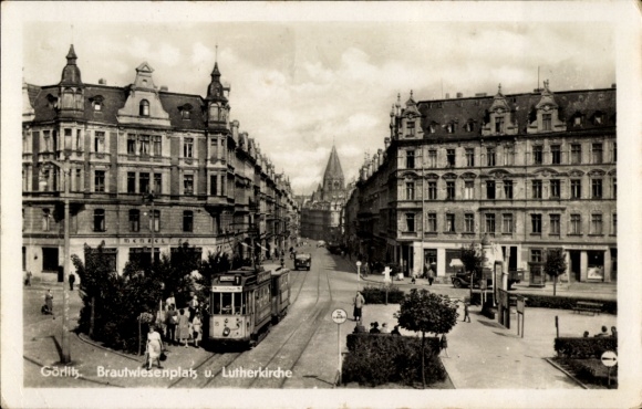 Ak Görlitz in der Lausitz, Blick über den Brautwiesenplatz auf die Lutherkirche, Straßenbahn