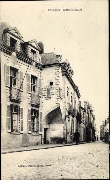 Ak Ancenis Loire-Atlantique, Strasse in  Gebäude am Wegesrand,  Architektur