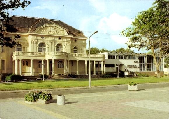 Postcard Ostseebad Kühlungsborn, FDGB seawater swimming pool, historical architecture, modern buildings