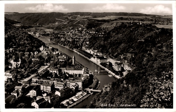 Ak Bad Ems an der Lahn, Panoramaansicht von  Lahnabwärts, Fluss, grüne Hügel