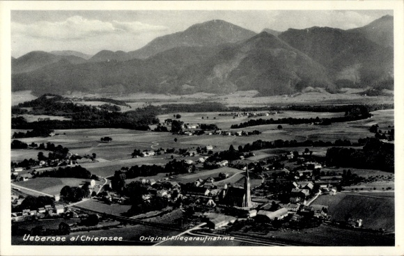 Ak Übersee am Chiemsee, Landschaft mit Bergen, Dörfern, Kirche, Original Fiegeraufnahme