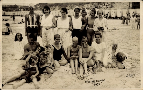 Photo PC North Sea resort Wangerooge, bathers on the beach, group photo, swimwear, 1931