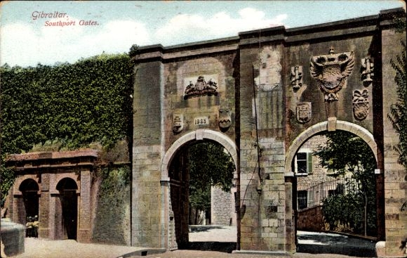Ansichtkaart Gibraltar, Southport Gates, stenen bogen, wapen, jaar 1935