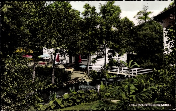 KP Weibern Eifel, Hotel Riedener Mühle, widok z zewnątrz, ogród