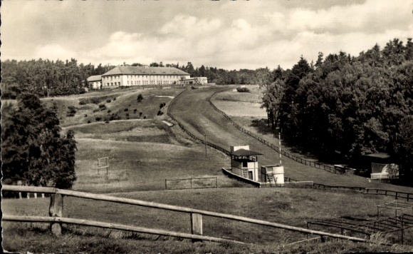 KP Teterow w Meklemburgii, północny zakręt Bergring, szkoła okręgowa FDGB, okolice wiejskie