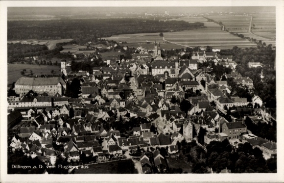 Ak Dillingen an der Donau , Luftaufnahme von Dillingen, Stadtansicht,  Gebäude