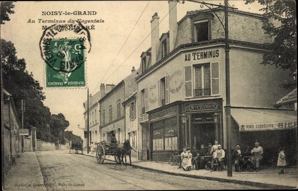 Ak Noisy le Grand Seine et Marne, Au Terminus, Maison Carre, Anwohner, Kutsche