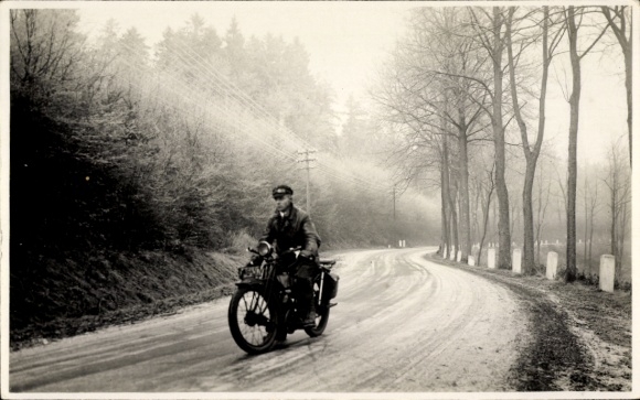 Photo Postcard Overberge Bergkamen in Westphalia, motorcycle, street, 1930
