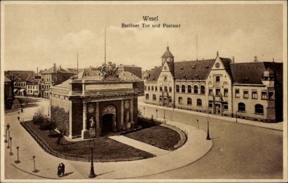 Ak Wesel am Niederrhein, Berliner Tor, Postamt,  Architektur, Straßenansicht