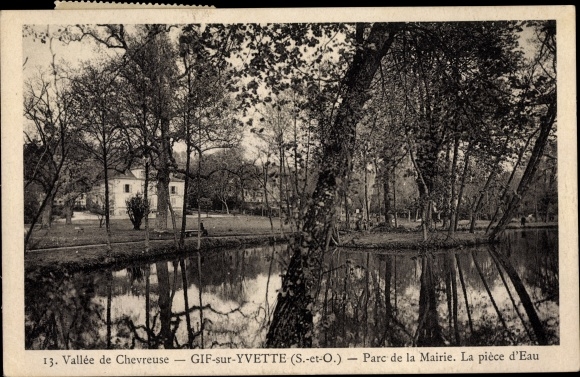 Ak Gif sur Yvette Essonne, Parc de la Mairie, La piece d'Eau