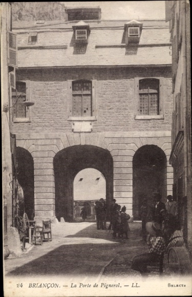 Postcard Briançon Briancon Hautes-Alpes, La Porte de Pignerol, architectural motif, black and white photo