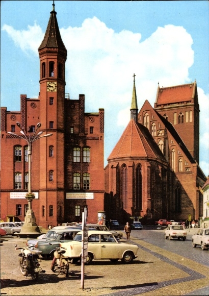 Postcard Perleberg in the Prignitz, town hall, cars, motorcycles