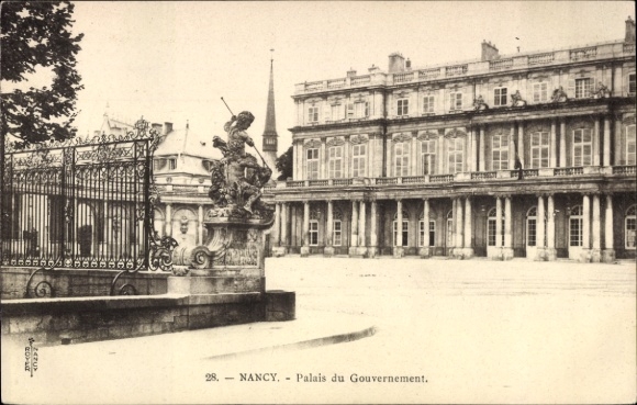 Ak Nancy Meurthe et Moselle, Palais du Gouvernement, Statue,  