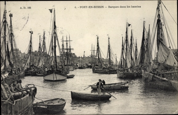 Ak Port en Bessin Calvados, Barques dans les bassins