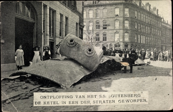 AK Rotterdam, Ontploffing, SS Gutenberg explosie, ketelpuin op straat