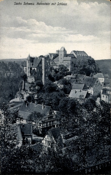 Ak Hohnstein Sächsische Schweiz, Sachs Schweiz, Hohnstein mit Schloss, Burgen, Landschaft