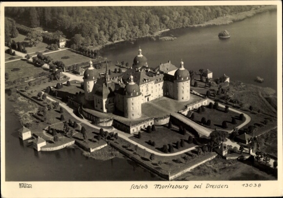 Ak Moritzburg in Sachsen, Schloss Moritzburg, Fliegeraufnahme, Hahn 13038
